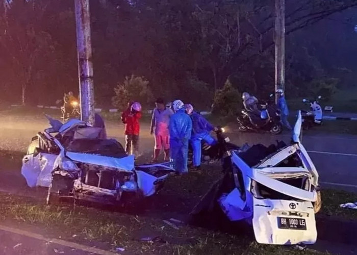 Tragis! Mobil Avanza Plat BH Terbelah di Padang Pariaman, Sopir Tewas, Ini Identitasnya