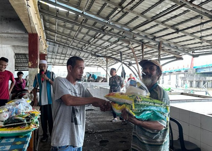 Seru! Peringati HUT ke-78 RI, Pedagang Ikan di Pasar Tangga Raja Ilir Kuala Tungkal Adakan Lomba Domino