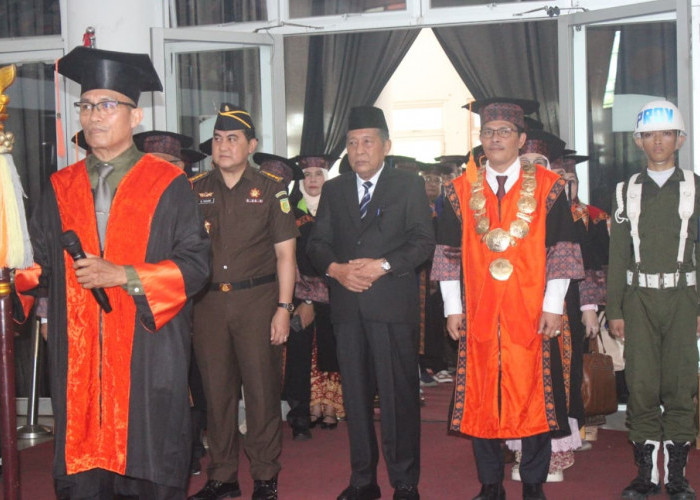 Hadiri Dies Natalis dan Wisuda Unja, Wagub Jambi Abdullah Sani Tekankan Peran Kampus dalam Pembangunan