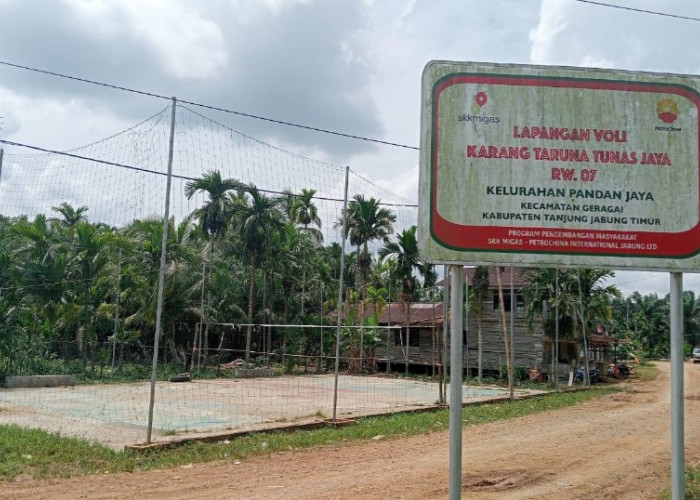 SKK Migas-PetroChina International Jabung Ltd Renovasi Lapangan Voli Waga Blok E Kelurahan Pandan Jaya