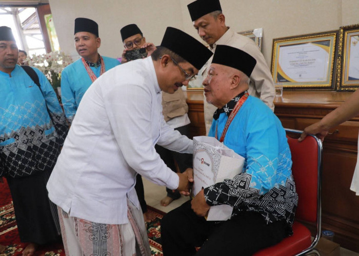 Bupati Anwar Sadat Lepas 376 Calon Jemaah Haji Tanjab Barat 2026, Titip Doa untuk Daerah dan Tuan Guru