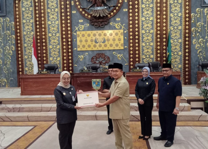 Pj Wali Kota Sampaikan LKPJ tahun 2023 pada Rapat Paripurna DPRD Kota Jambi