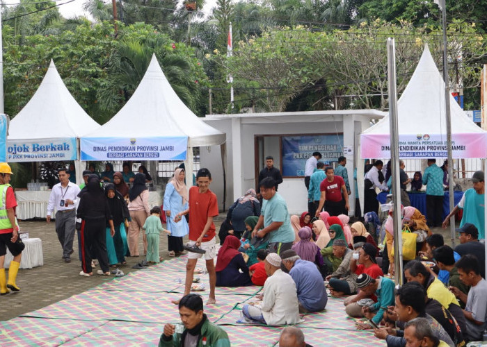 Disdik Provinsi Jambi Berbagi Sarapan Gratis, Masyarakat Antusias Datang 