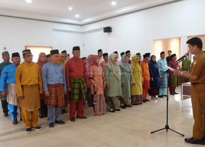 Pj Bupati Raden Najmi Lantik Kepala SD dan SMP di Muaro Jambi, Tekankan Pendidikan Berkarakter!