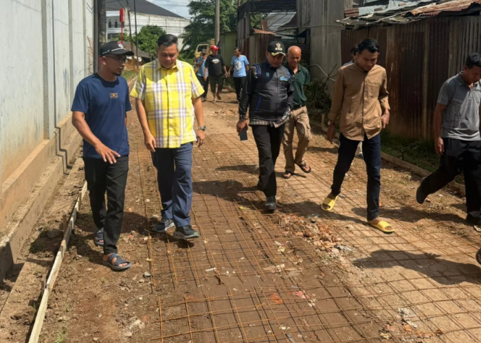 Ketua DPRD Jambi Tinjau Langsung Pembangunan Jalan Hijrah
