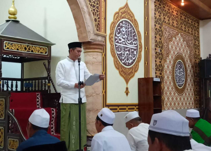 Bupati M Fadhil dan Keluarga Salat Idul Adha di Masjid Rahmatullah 