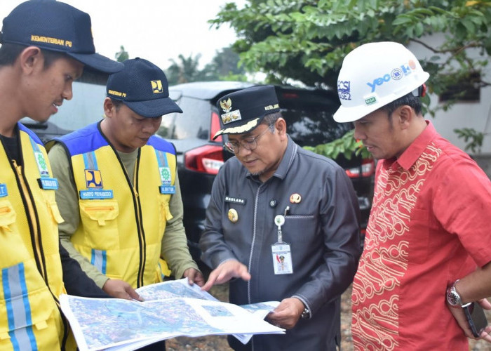 Wali Kota Maulana Dampingi DPR RI Tinjau Proyek Pengendalian Banjir di Kota Jambi