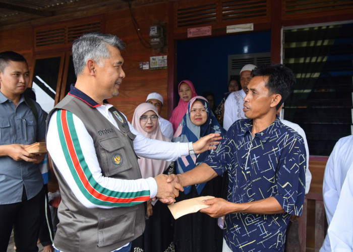 Kota Jambi Peduli, Fasha Serahkan Bantuan Bencana Puting Beliung Teluk Majelis