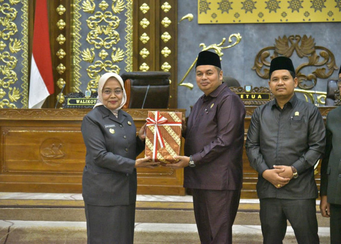 Sepakati Ranperda APBD Kota Jambi Tahun 2025, Pj Wali Kota Apresiasi Kinerja Banggar DPRD dan TAPD Kota Jambi