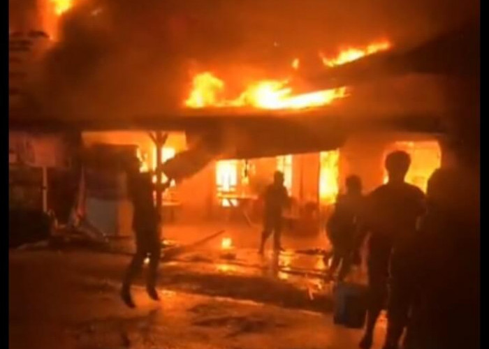 Satu Rumah Warga Pondok Beringin Kerinci Habis Dilalap Si Jago Merah, Kerugian Ditaksir Ratusan Juta 