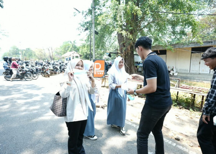 Antisipasi Dampak Karhutla, PT WKS Bersama FH UNJA Bagikan 6.000 Masker kepada Mahasiswa