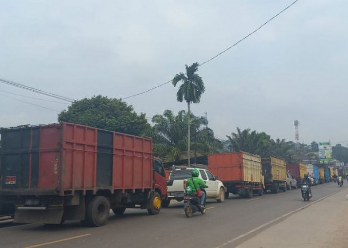Makin Sesak, Warga Desak Pelebaran Jalan Nasional di  Mendalo 