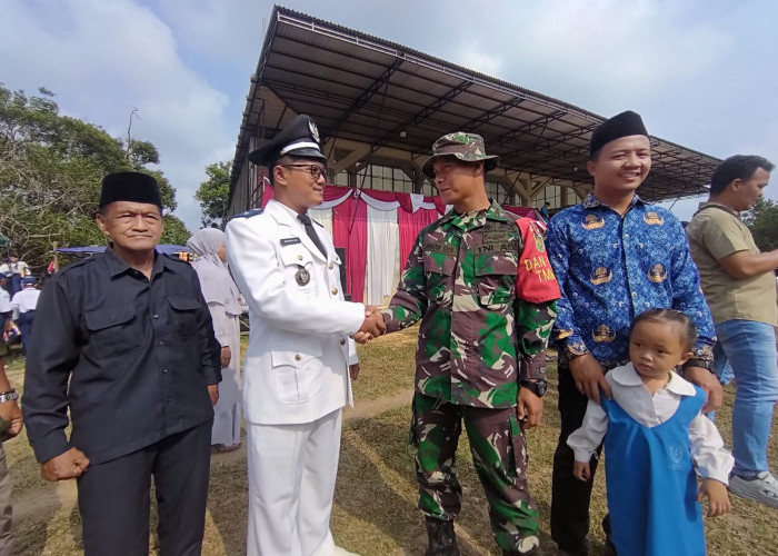 Pengibaran Bendera Merah Putih HUT ke-79 RI di Desa Suka Maju Sukses