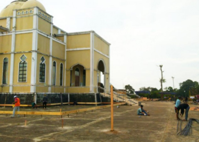 Sejak Diresmikan Tahun 2003, Masjid Agung Muarasabak Akhirnya Direnovasi Berat