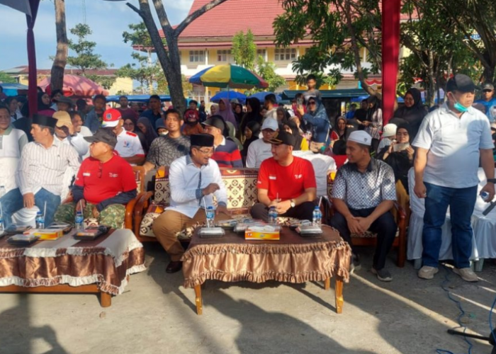 Bupati Lepas Lomba Panjat Pinang HUT RI Ke-79 dan Hari Jadi Tanjabbar Ke-59