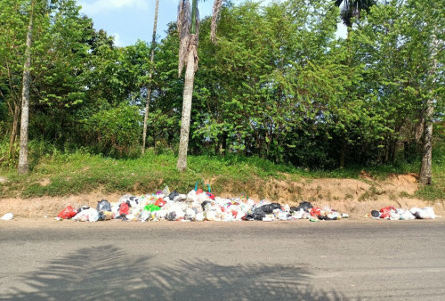 Waduh, Sampah Bertumpuk di Kawasan Purnama Kota Jambi Bikin Ganggu Pemandangan