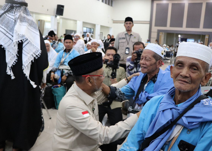 Sambut Kepulangan Jemaah Haji Jambi, Menteri Haji Akui Layanan Kesehatan Masih Lemah