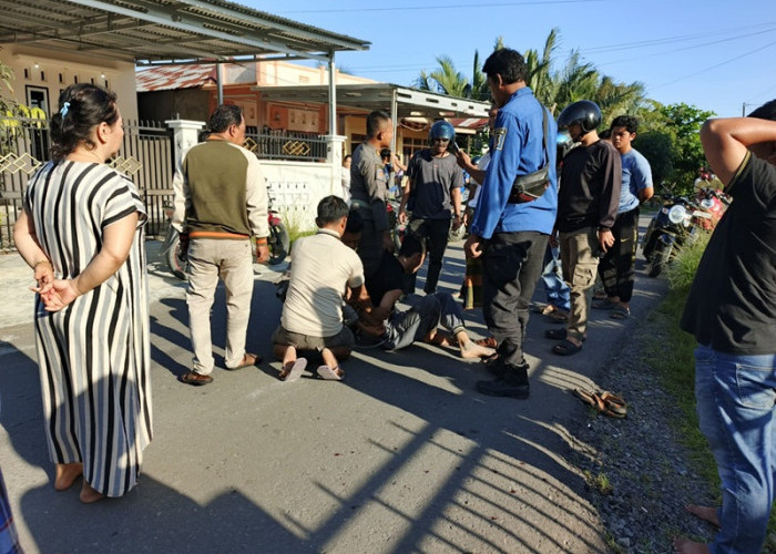 Diduga Rebut HP Korban, Pria di Tanjab Barat Bacok Warga hingga Luka Parah