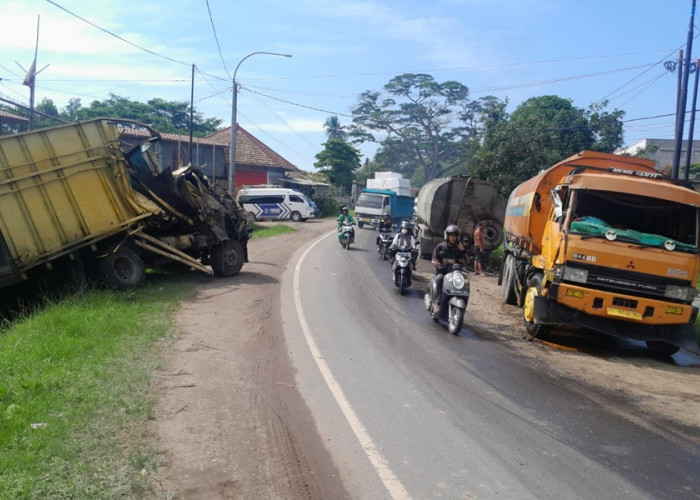 Tragis, Adu Kambing Truk vs Mobil Tangki di Lingkar Selatan Jambi, 3 Orang Luka-Luka