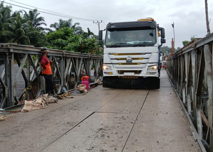 Uji Coba Jembatan Bailey Penghubung Jambi - Sumbar Berjalan Lancar