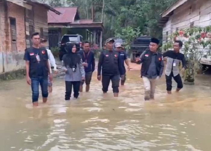 Patroli Kawal Hak Pilih, Bawaslu Sarolangun Dihadang Banjir dan Tanah Longsor