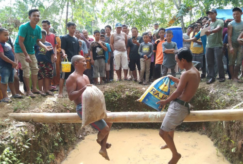 Seru, Canda Tawa Warnai Acara Rakyat di Tanjungrambai