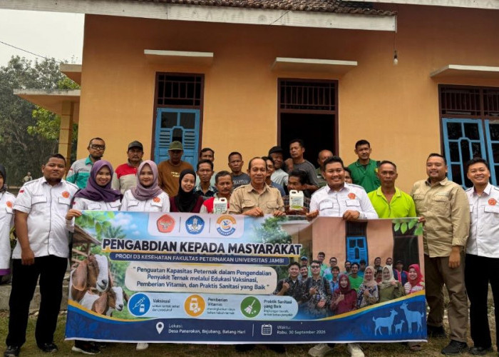 Cegah Penyakit Ternak, Tim Pengabdian UNJA Edukasi Peternak Kambing di Batang Hari