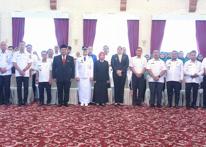 Bupati Dillah Pimpinan  Pelantikan dan Pengambilan Sumpah Pejabat di Lingkup Pemkab Tanjab Timur 