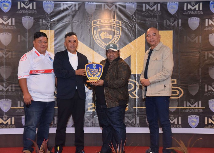 Bupati Batanghari M Fadhil Raih IMI Award, Apresiasi di Bidang Olahraga 