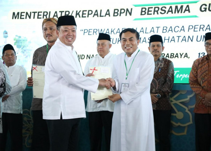 Jelang Natal, Romo Wahyu Terima Sertipikat untuk Gereja Katolik Fransiskus Asisi sebagai Kado Natal bagi Umat