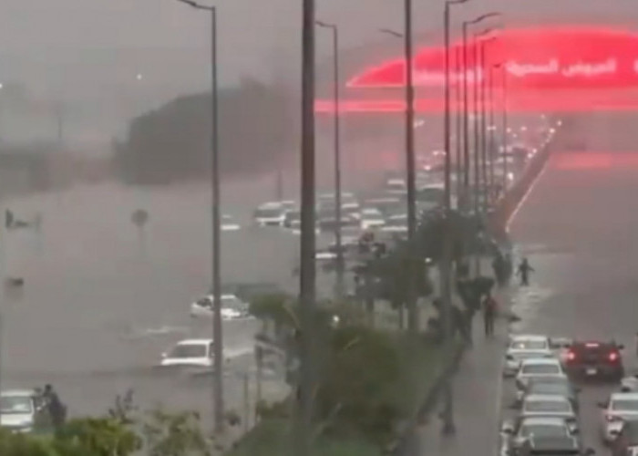 Jeddah Diterjang Badai dan Banjir Bandang, Dua Warga Tewas, Ratusan Kendaraan Rusak