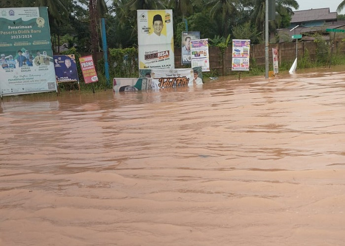 Kota Jambi Dikepung Banjir, Beberapa Titik Macet