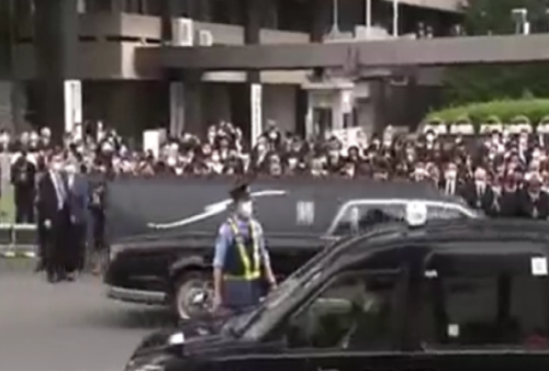 Ribuan Warga Jepang Padati Trotoar Jalanan, Beri Penghormatan Terakhir untuk Mantan PM Jepang Shinzo Abe