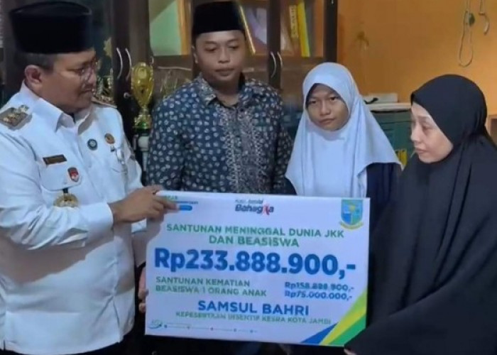 Wali Kota Maulana Turun Langsung ke Rumah Duka, Salurkan Santunan Kematian dan Beasiswa Lewat Kartu Bahagia