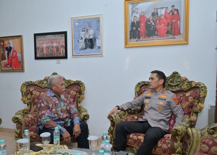 Momen Haru Jelang Hari Bhayangkara ke-80, Kapolda Jambi Datangi Rumah Para Purnawirawan Polri