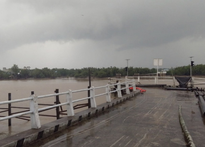 Jembatan Dermaga Sungai Limau di Tanjab BaratAmbruk! Dua Pekerja Pengelasan Hilang Terseret Arus