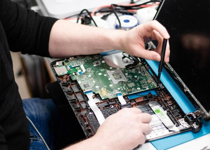 Laptop Cepat Lemot dan Panas? Jangan Buru-Buru Servis, 7 Kebiasaan Sepele Ini Ternyata Biang Keroknya!