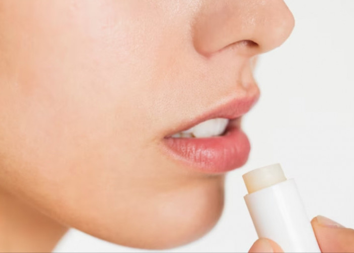 9 Tips Mengatasi Bibir Kering dan Pecah-pecah, Auto Lembab dan Sehat 