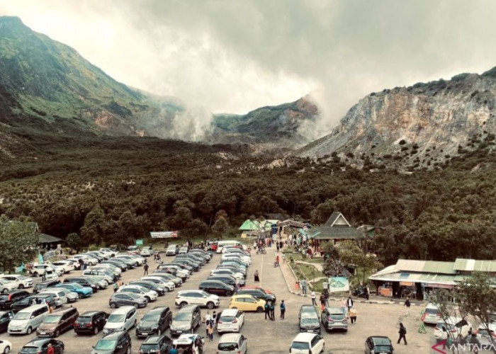 Libur Nataru! Ribuan Wisatawan Kunjungi Gunung Papandayan di Garut