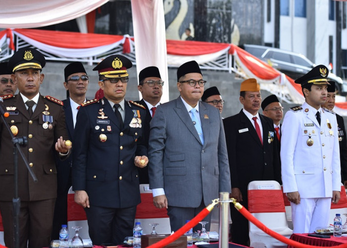 Kemas Faried Dorong Seragam Gratis SD-SMP, Sambil Menagih Solusi Banjir Jambi