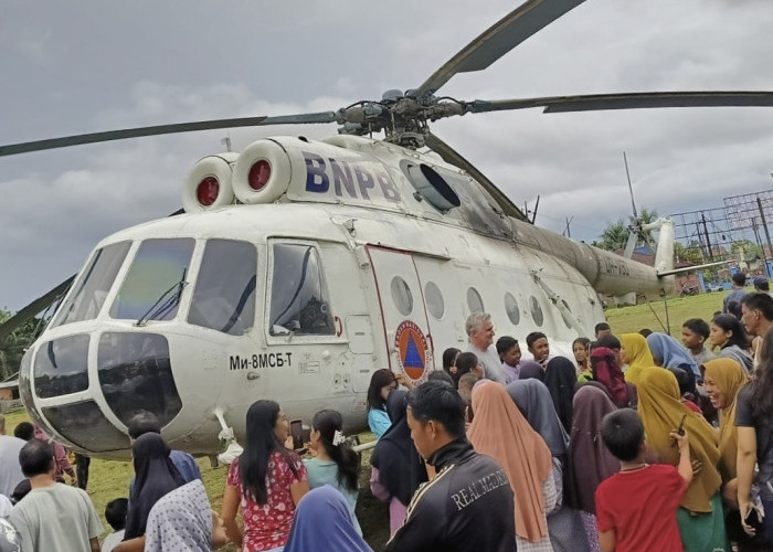 BREAKING NEWS: Cuaca Buruk, Helikopter BNPB Mendarat Darurat di Muaro Jambi