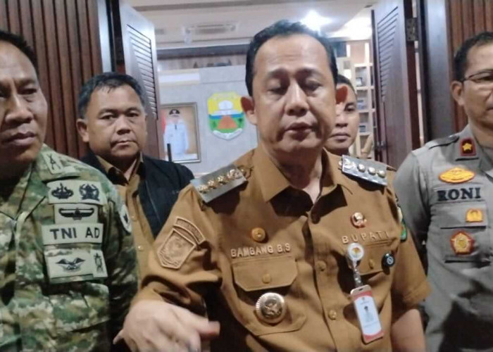 Tegas!! Bupati BBS Tutup Stockpile Pasir di Penyengat Olak, Soroti Masalah Perizinan
