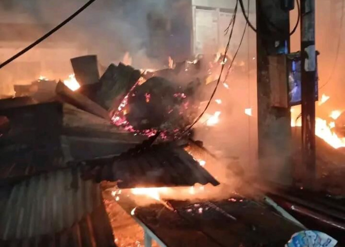Kebakaran di Pasar Atas Muara Bungo, Puluhan Kios Ludes Terbakar, Tak Ada Korban Jiwa 
