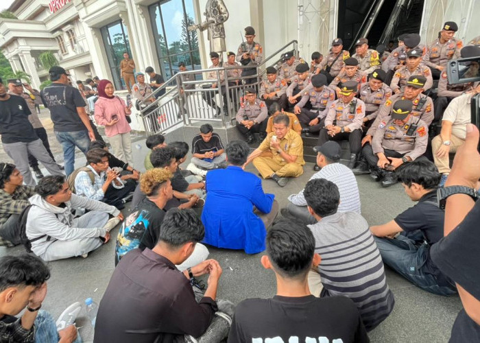 Serikat Mahasiswa Jambi Kembali Demo di DPRD Provinsi Jambi, Tuntut Evaluasi MBG dan Koperasi Merah Putih
