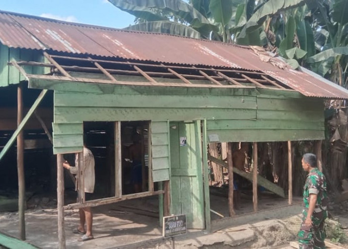 Sebelum Direhab, Rumah Nenek Komsiah Dibongkar oleh Satgas TMMD ke-121 Kodim 0415/Jambi