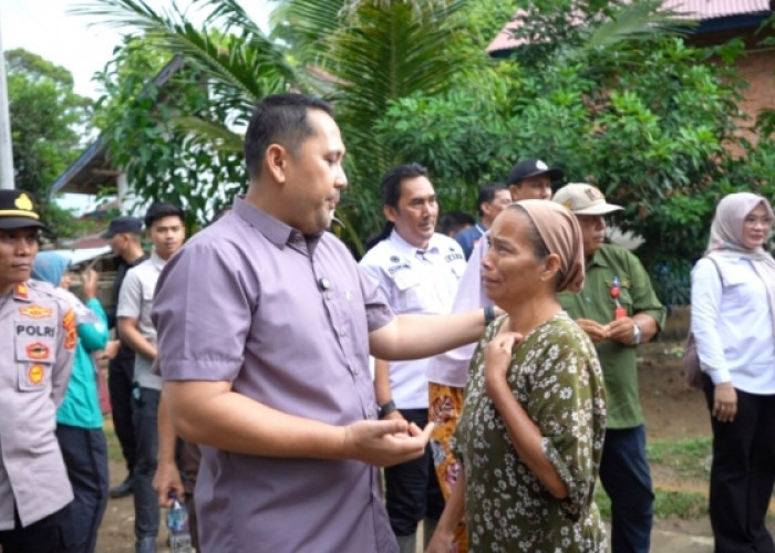 Sambangi Korban Banjir Selango Merangin, Bupati M. Syukur Salurkan Bantuan kepada Warga Terdampak 