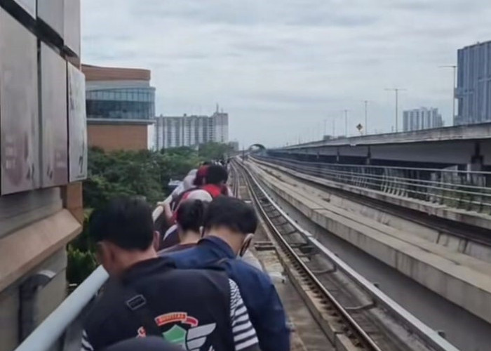 Gangguan LRT Jabodebek Bikin Penumpang Jalan Kaki, Ini Penyebabnya!