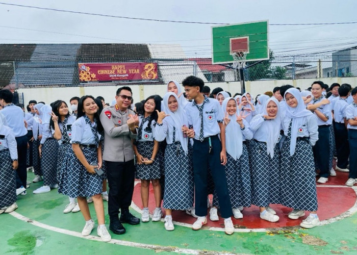 Sambil Tebarkan Kebaikan, Kapolresta Jambi Berbaur dengan Siswa SMA Unggul Sakti