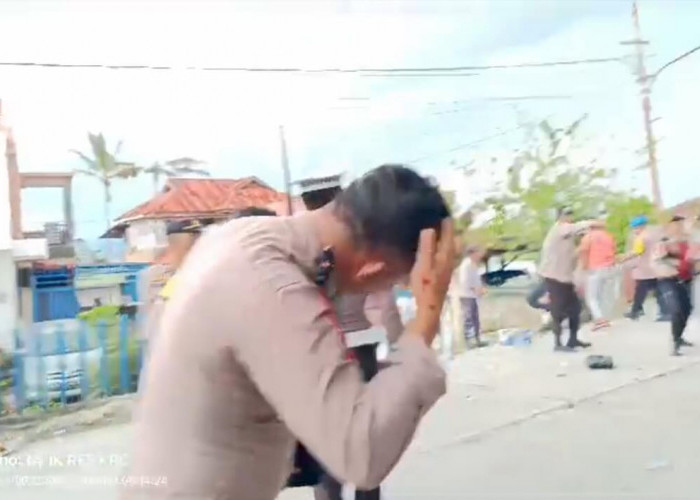 Demo Mahasiswa di HUT Kota Sungai Penuh Ricuh, Kabag Ops Polres Kerinci  Luka Bagian Kepala 