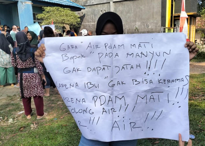 Aksi Warga ke Perumda Tirta Muaro Jambi Unit Mendalo: Air PDAM Mati, Bapak-bapak Manyun Gak Dapat Jatah